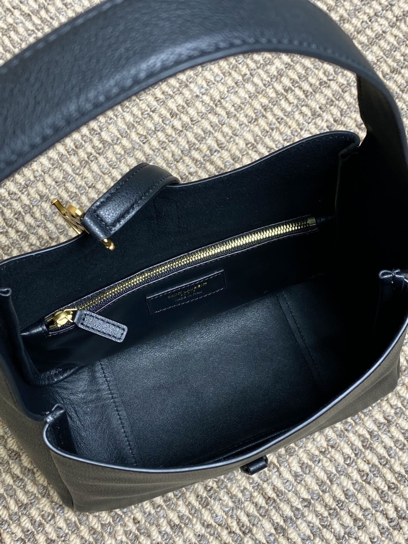 Y51 hobo bags